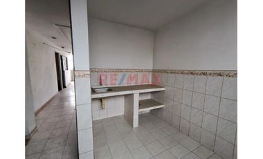 Se Vende Casa De 3 Pisos En Huascar. San Juan De Lurigancho
