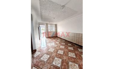 Se Vende Casa De 3 Pisos En Huascar. San Juan De Lurigancho