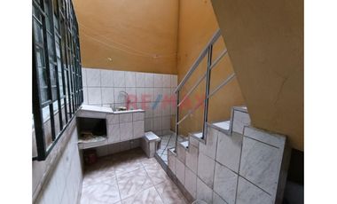 Se Vende Casa De 3 Pisos En Huascar. San Juan De Lurigancho