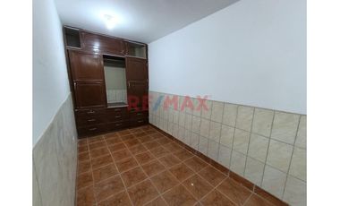 Se Vende Casa De 3 Pisos En Huascar. San Juan De Lurigancho