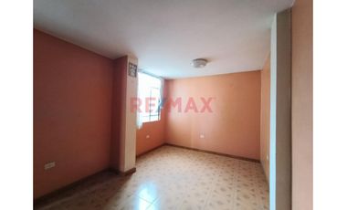 Se Vende Casa De 3 Pisos En Huascar. San Juan De Lurigancho