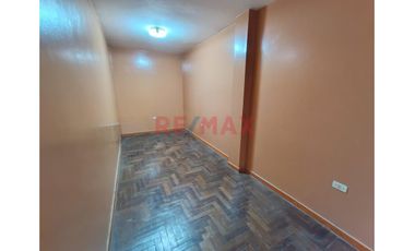 Se Vende Casa De 3 Pisos En Huascar. San Juan De Lurigancho