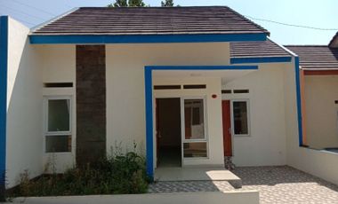 Rumah baru ready stock pinggir jalan Bisa KPR angs flat