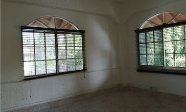 CASA ALBROOK UN PISO  2 APARTAMENTOS