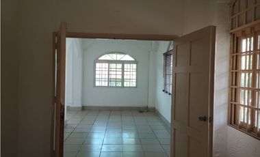 CASA ALBROOK UN PISO  2 APARTAMENTOS