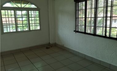 CASA ALBROOK UN PISO  2 APARTAMENTOS