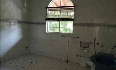 CASA ALBROOK UN PISO  2 APARTAMENTOS