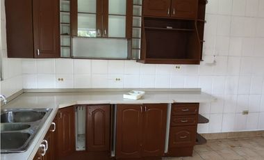 CASA ALBROOK UN PISO  2 APARTAMENTOS