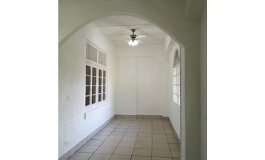 CASA ALBROOK UN PISO  2 APARTAMENTOS