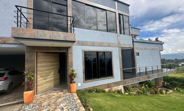 VENTA CASA EN RUITOQUE CERCA AL PARQUE NTERNACIONAL DEL PARAPENTE. Cod V9401