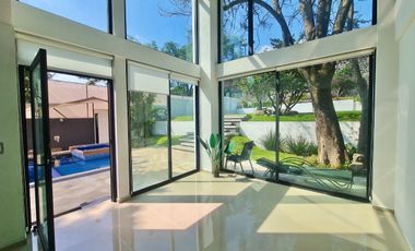 Hermosa y Espaciosa Casa en Privada