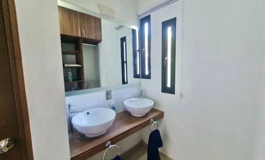 Hermosa y Espaciosa Casa en Privada
