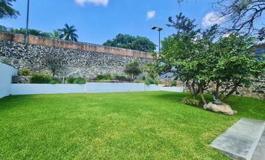 Hermosa y Espaciosa Casa en Privada