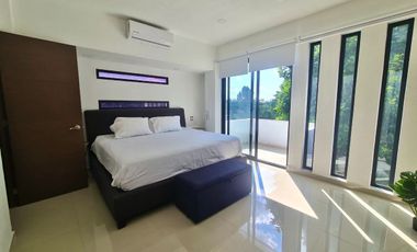 Hermosa y Espaciosa Casa en Privada