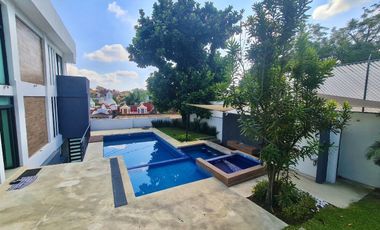 Hermosa y Espaciosa Casa en Privada