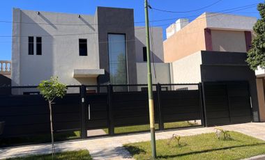 Casa a la venta, Nueva, Moderna en Ituzaingó