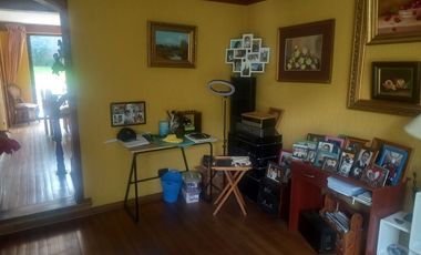 Casa en venta. 4d más servicios. Lo Barnechea
