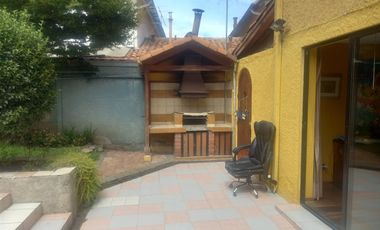 Casa en venta. 4d más servicios. Lo Barnechea