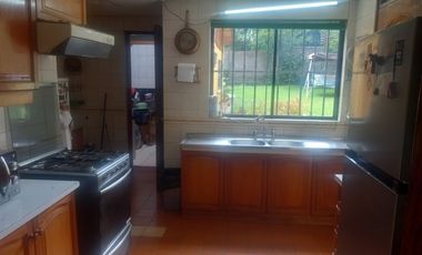 Casa en venta. 4d más servicios. Lo Barnechea