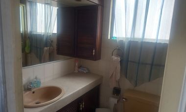 Casa en venta. 4d más servicios. Lo Barnechea