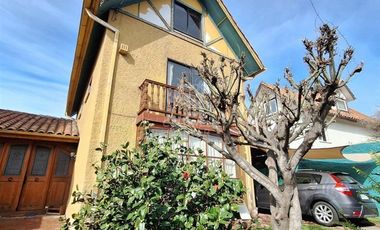 Casa en venta. 4d más servicios. Lo Barnechea