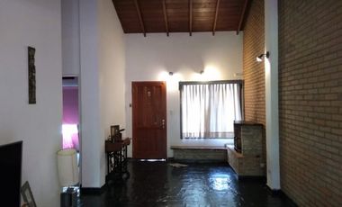 Chalet en venta en Castelar Sur