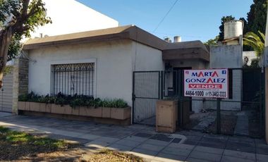 Casa  en Venta Villa Sarmiento / Moron (A120 3463)
