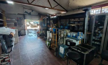 Se vende terreno en Viluco con ferretería