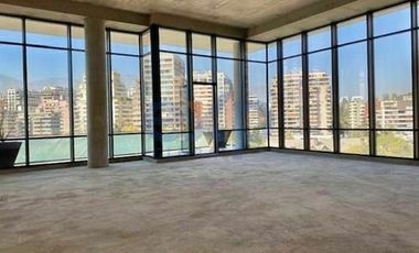 Se vende  oficina  de lujo en Nueva Costanera, Vitacura.