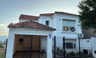 Casa en Venta, 3 dormitorios con pileta, Bº Tres Cerritos, Salta Capital