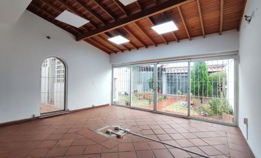 casa en arriendo en el rosal. Cod A27410