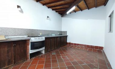 casa en arriendo en el rosal. Cod A27410