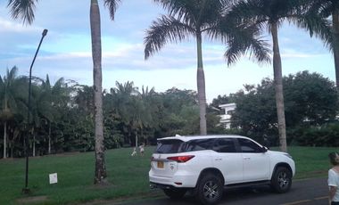 VENDO EN EL CONDOMINIO LA FLORIDA LOTE DE 1396 METROS.