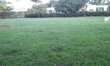 VENDO EN EL CONDOMINIO LA FLORIDA LOTE DE 1396 METROS.