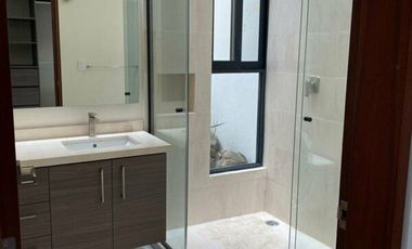 Casa nueva en venta con vigilancia, 4 recámaras en la zona dorada de Cuernavaca.