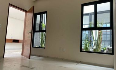 Casa nueva en venta con vigilancia, 4 recámaras en la zona dorada de Cuernavaca.