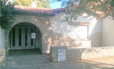 LOTE CON CASA A DEMOLER 300 MTS2 R1