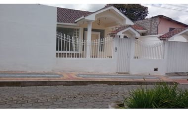 VENTA DE CASA EN OTAVALO