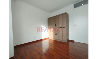 Alquiler De Departamento Moderno  En Chorrillos  79 Mt Ubicacion  Centrica