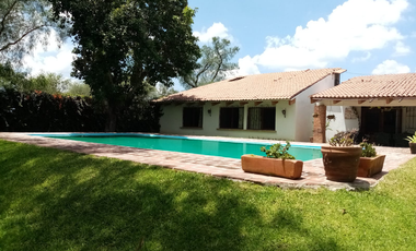 CASA EN VENTA CON ALBERCA TEQUISQUIAPAN PIRULES