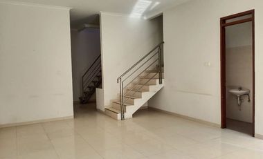 Di Sewakan Rumah Baru Siap Huni 4 Kamar di Mekar Wangi Bandung