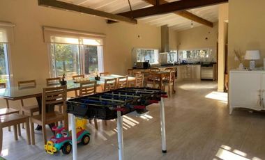 Casa de 5 AMBIENTES ubicada en Costa del Este .