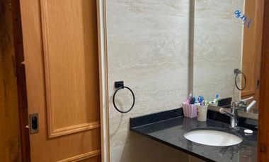 Casa de 5 AMBIENTES ubicada en Costa del Este .
