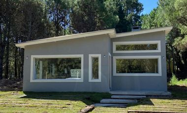 Casa de 5 AMBIENTES ubicada en Costa del Este .