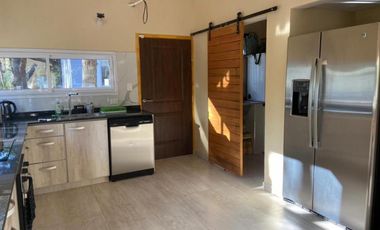 Casa de 5 AMBIENTES ubicada en Costa del Este .