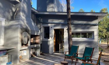 Casa de 5 AMBIENTES ubicada en Costa del Este .