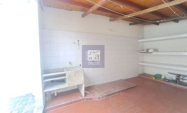 COD. 3144 - SE ARRIENDA CASA - BARRIO: LAS MERCEDES