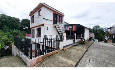 Casa esquinera con 4 rentas en El Restrepo-Cuba, Pereira