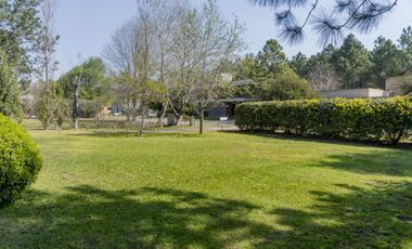 Casa de 2 dormitorios con parque-Puerto Paraíso- General Lagos