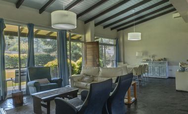 Casa de 2 dormitorios con parque-Puerto Paraíso- General Lagos